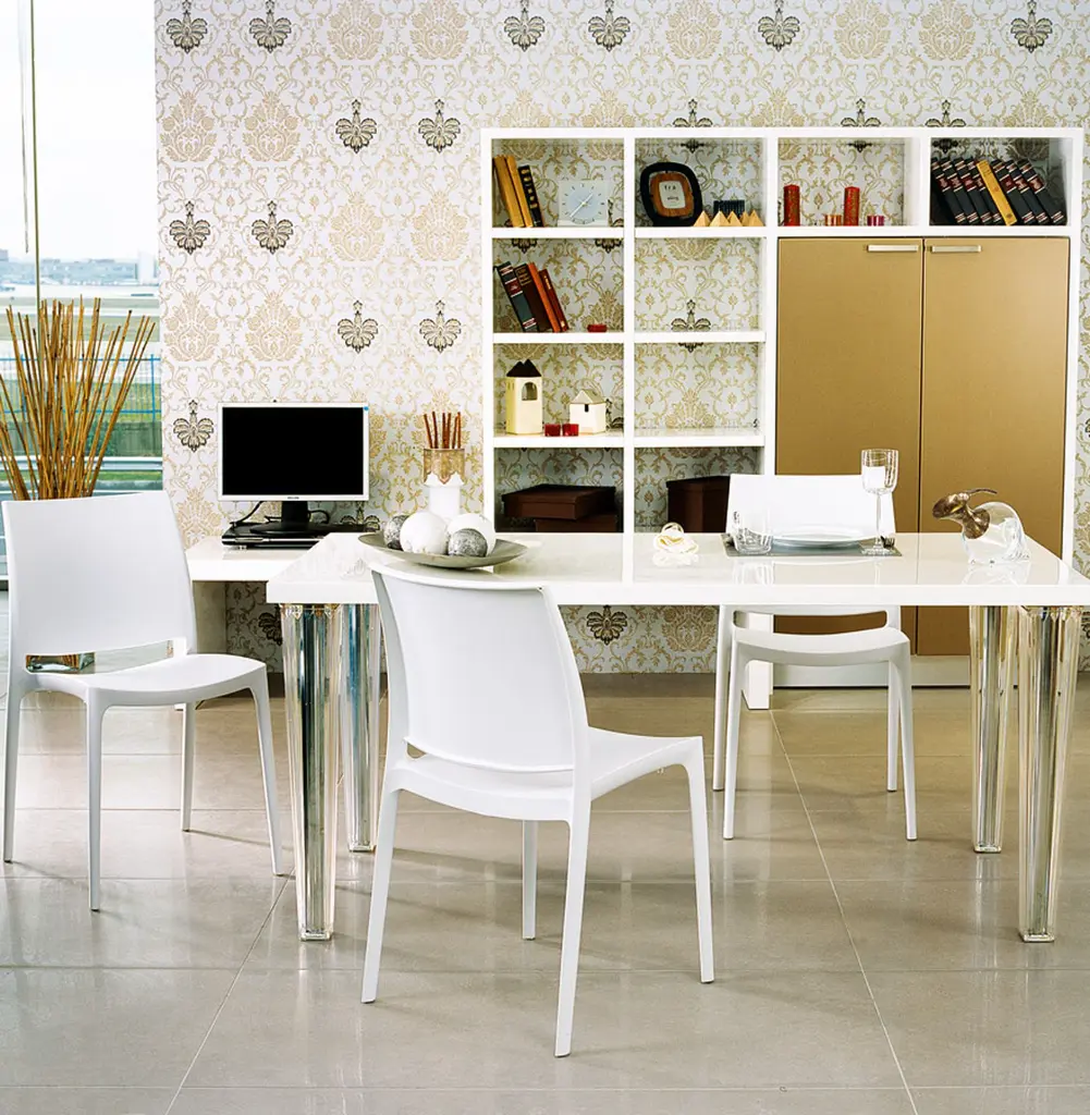 Chaise ENZO blanche Légia Home intérieur et exterieur