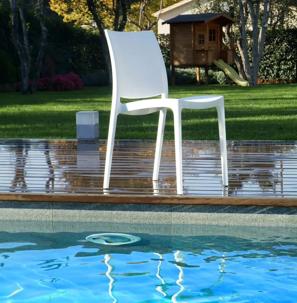 Chaise ENZO blanche Légia Home intérieur et extérieur